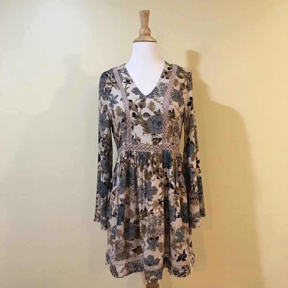 Flared Sleeve Open Crochet Inset Vintage Floral Babydoll Dress - Picture 5 of 8